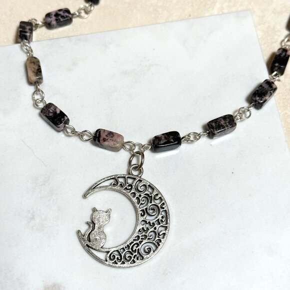Genuine Gemstone Black Pink Rhodonite w/ Cat on the Moon Pendant Short Necklace - Picture 4 of 15